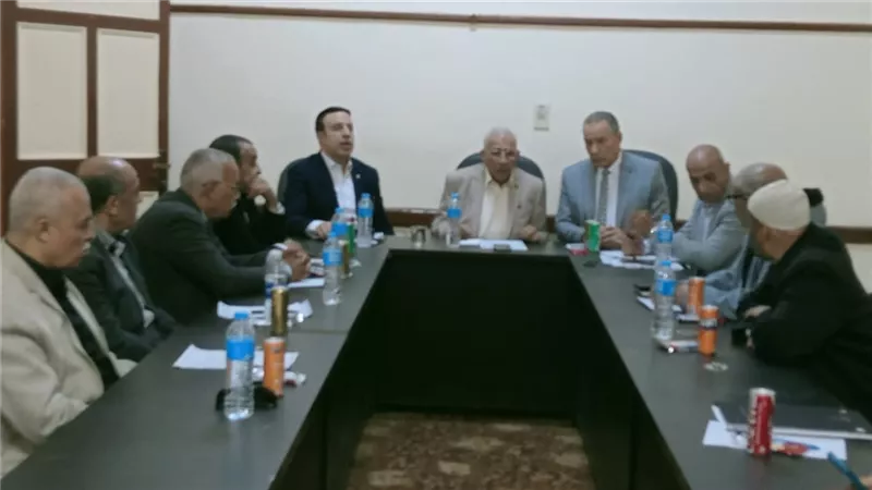 مجلس الأمناء والآباء بأسيوط يناقش دعم الأنشطة الطلابية والموهوبين