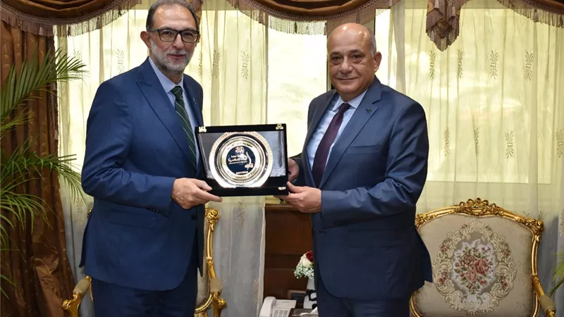 لتعزيز الرقابة.. رئيس هيئة سلامة الغذاء يزور ميناء الإسكندرية