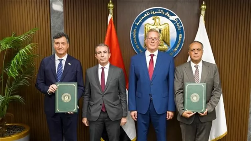 وزير البترول يشهد توقيع اتفاقية جديدة مع شركة إيني لتعزيز استثمارات الغاز