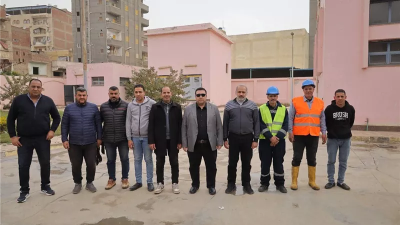 بعد موجة الأمطار.. رئيس مياه البحيرة يتفقد رافع منشية الحرية بدمنهور