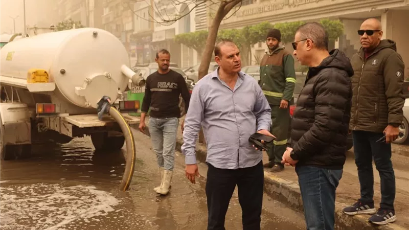 محافظ الجيزة يتابع جهود شفط مياه الأمطار لتحقيق السيولة المرورية