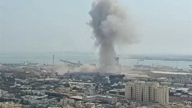 الكويت: قتيل وأضرار جسيمة في هجوم إيراني على محطة كهرباء ومياه