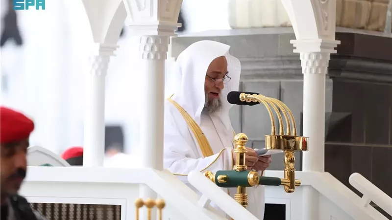 خطيب المسجد الحرام: الشيطان يزين للإنسان فيختار الضلالة على الهدى