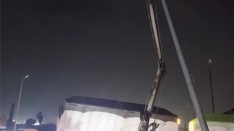 استجابة للمواطنين.. حي غرب الإسكندرية يرفع عمود إنارة آيل للسقوط بالمكس 
