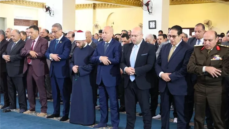 وزير الأوقاف يؤدي صلاة الجمعة في أكتوبر وسط حضور رسمي كبير | صور