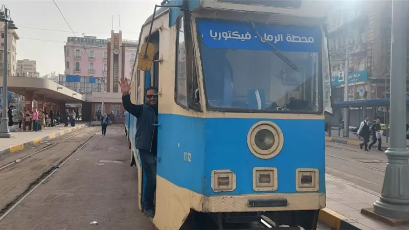 الترام يودّع عروس البحر.. رسالة مؤثرة من سائق 