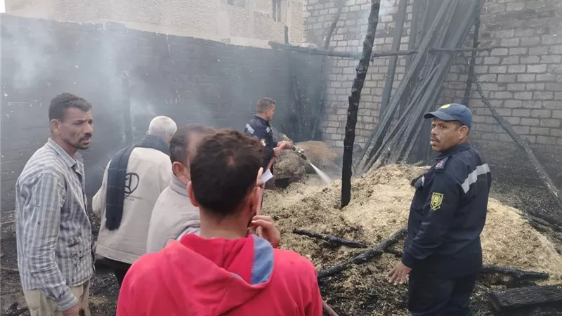 السيطرة على حريق منزلين بقرية شطورة غرب سوهاج دون خسائر بشرية