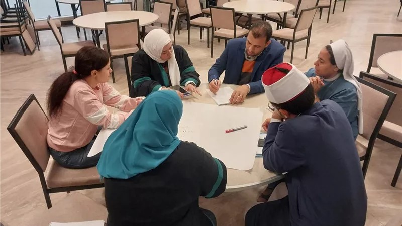 ورشة «فض النزاع» تجمع الأئمة والقساوسة في مشهد وحدوي بالمنيا | تفاصيل