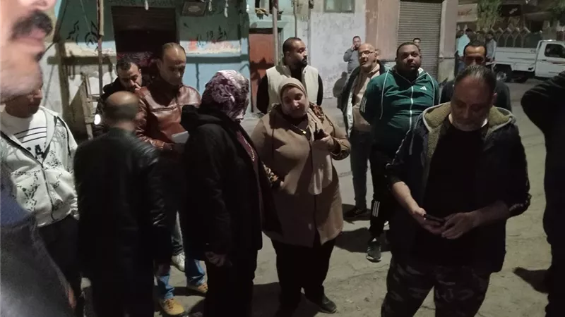 بسبب مخالفة مواعيد الإغلاق.. غلق وتشميع 4 محال بحي غرب الإسكندرية