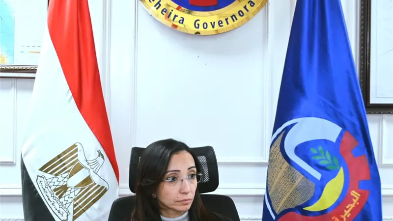 محافظ البحيرة تُشكّل لجنة هندسية عاجلة لفحص عقارين متصدعين بدمنهور 