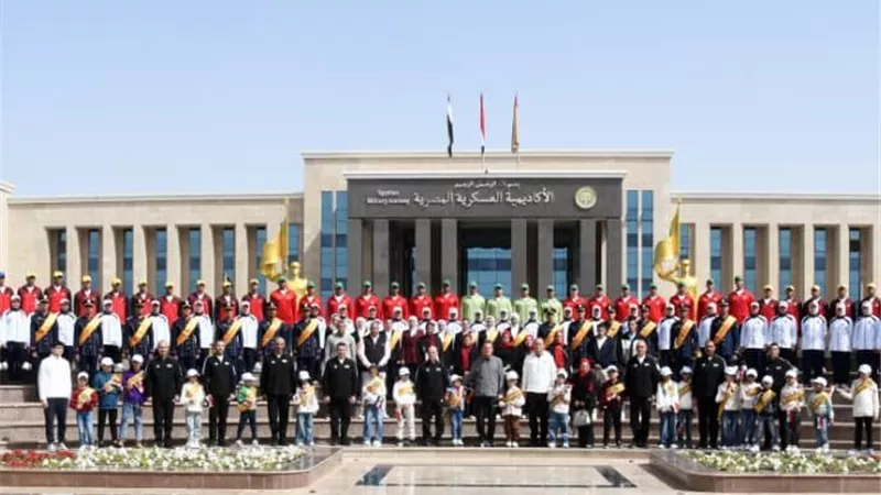 المتحدث العسكري: القوات المسلحة تشارك أطفال مصر الاحتفال بيوم اليتيم