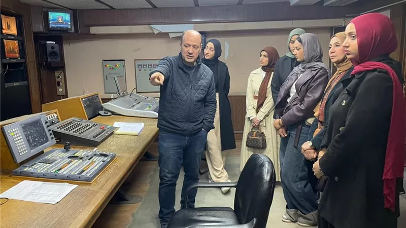  راديو جامعة السويس يصقل مهارات طلابه بزيارة ميدانية لتلفزيون القناة