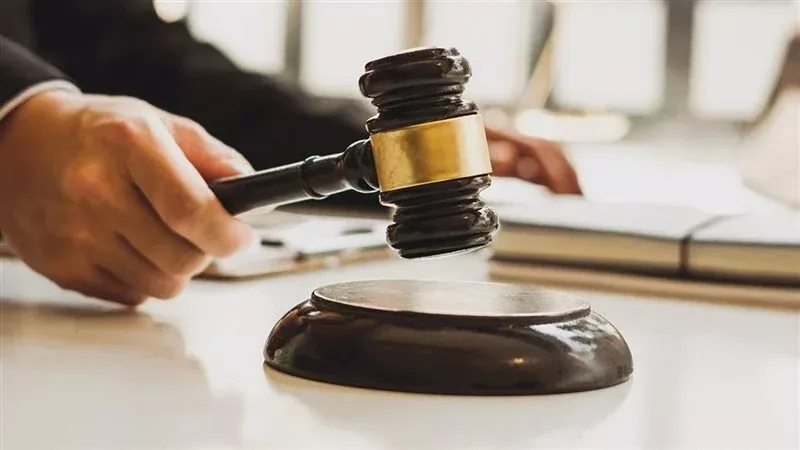 جنايات المنيا تقضي بمعاقبة متهمة بالسجن المؤبد لقتلها نجل زوجها