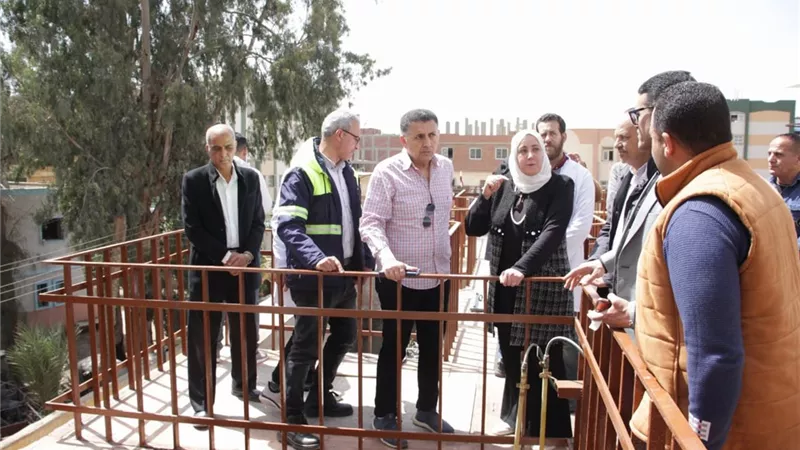 محافظ القليوبية يفاجئ محطة مياه مرصفا ويتأكد من جودتها داخل منازل الأهالي