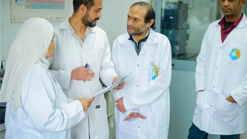 متابعة دورية لضمان الجودة المعمل المرجعي لمياه الشرب بقنا