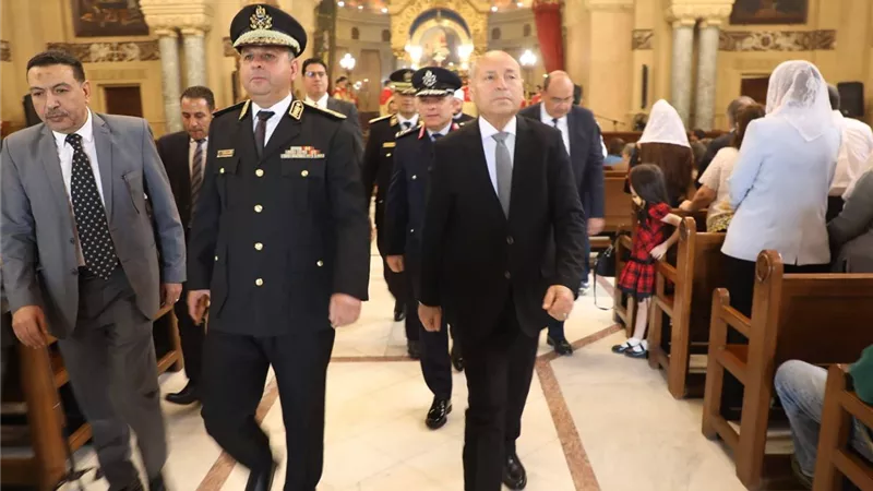 محافظ القاهرة يشهد احتفال الأرمن الأرثوذكس بعيد القيامة بكنيسة رمسيس