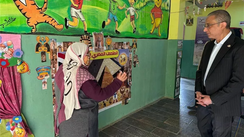 محافظ الجيزة يتفقد مدرسة تبوك الابتدائية بإمبابة لمتابعة انتظام الدراسة