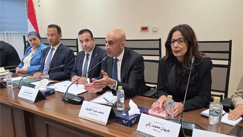 وزيرة الثقافة ترفض 