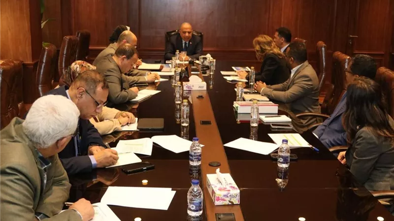 الكهرباء تبحث مع سيمنس جاهزية أكبر مشروع تحكم بالشبكة القومية