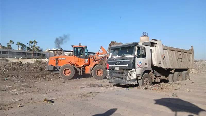 محافظ البحيرة تشدد على سرعة الانتهاء من المقالب العشوائية 