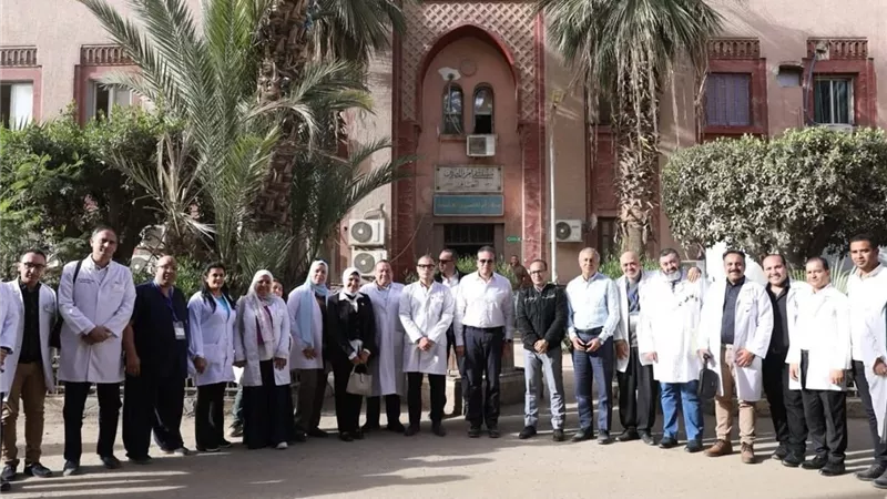 وزير الصحة والسكان يتفقد مشروع تطوير مستشفى أم المصريين