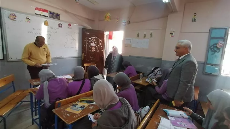 وكيل تعليم القاهرة يجرى جولة مفاجئة لمدارس النزهة التعليمية