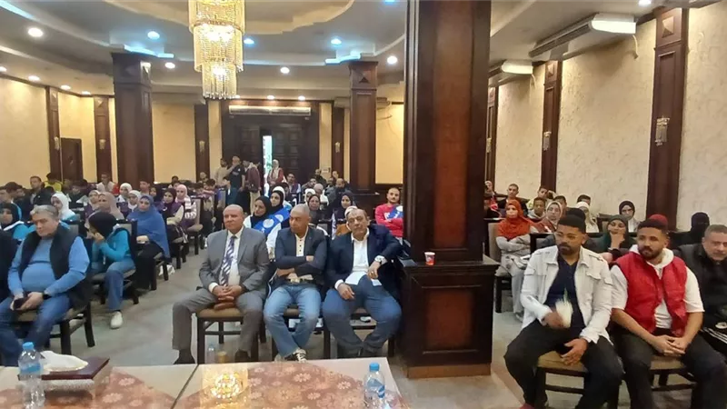 سلامتك على الطريق.. ندوة تثقيفية لشباب أسيوط لتعزيز الوعي المروري