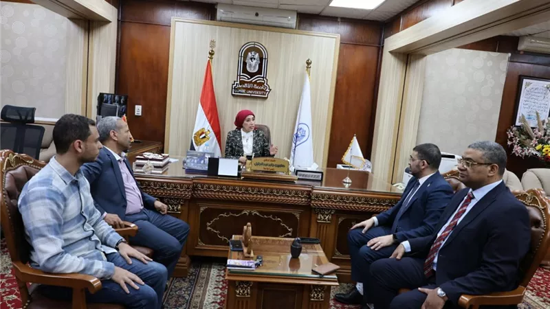 جامعة الأقصر تبحث تعزيز التعاون مع الرعاية الصحية لدعم المنظومة الطبية