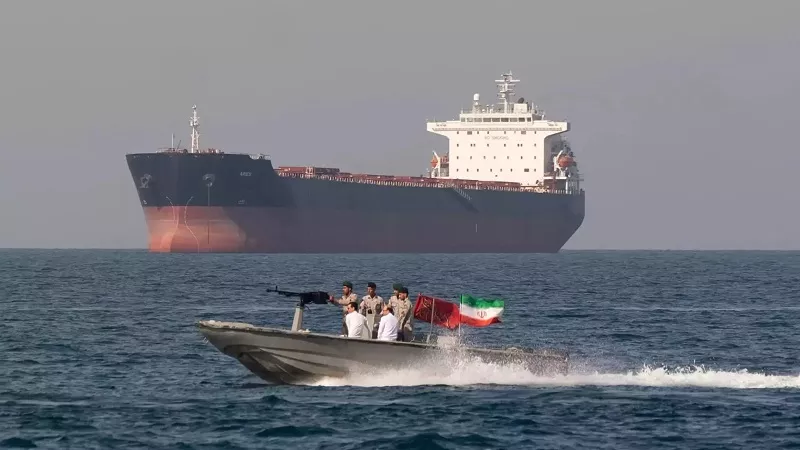 رويترز: الحرس الثوري الإيراني يوقف ناقلتي غاز قطريتين عند مضيق هرمز
