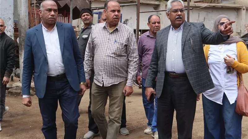نائب محافظ سوهاج يتفقد جاهزية الحملة الميكانيكية بحي غرب