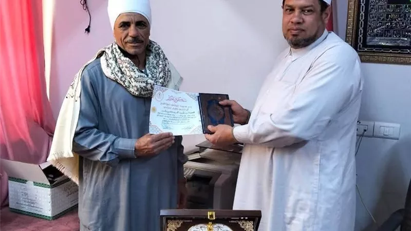 مدير أوقاف كفر الشيخ يكرم عددًا من المحالين على المعاش بإدارات سيدي سالم