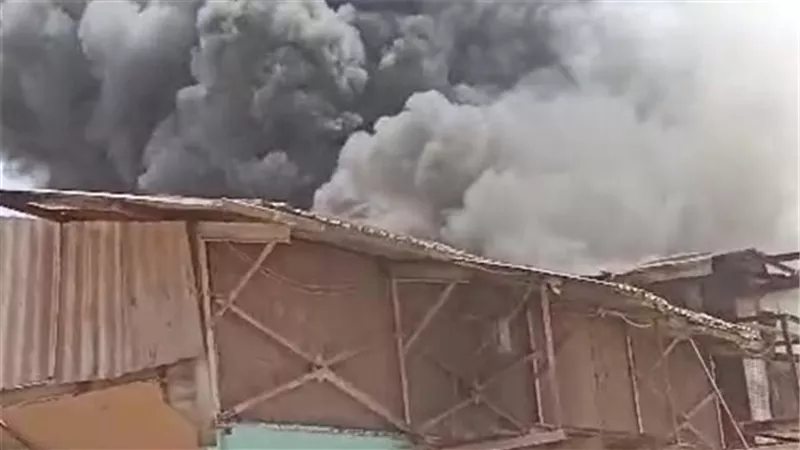اندلاع حريق داخل مصنع سمن في قرية بهدال بمحافظة المنيا