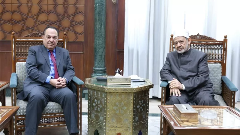 شيخ الأزهر يستقبل السفير الكويتي بالقاهرة لبحث سبل تعزيز التعاون المشترك