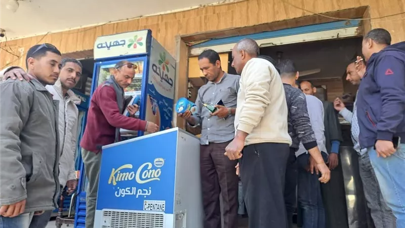 حملات مكثفة بالمنيا تضبط مخالفات تموينية وصحية وتحفظ كميات لبن مجهولة المص