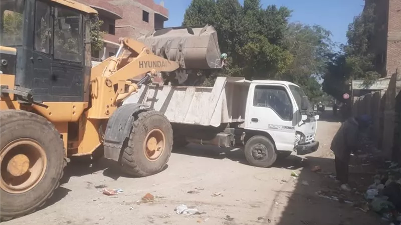 رفع أكثر من 360 طن مخلفات بالمنيا.. حملات مكثفة لتطوير المظهر الحضاري 