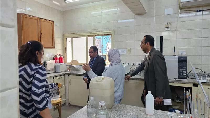 وكيل صحة أسيوط يتفقد المعامل المشتركة ومعامل المياه لتعزيز الانضباط 