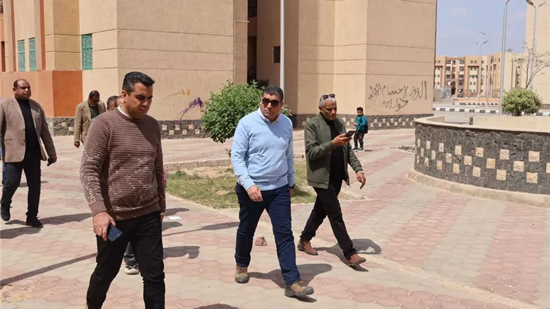 رئيس جهاز حدائق العاشر يقوم بجولة ميدانية موسعة لرفع كفاءة الخدمات