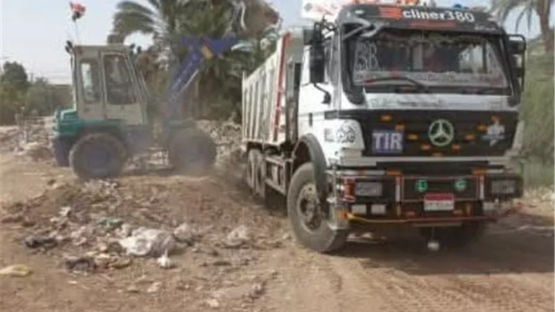 محافظ قنا يشدد على ضرورة تكثيف الحملات الخاصة بالنظافة والتجميل بالقرى