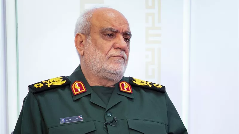 الحرس الثوري يهدد برد انتقامي بعد اغتيال رئيس استخباراته في طهران
