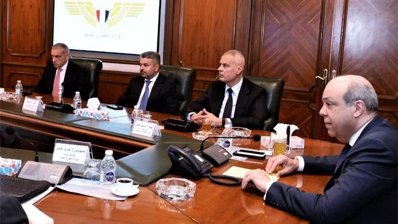 وزير الطيران المدني يتابع الاستعدادات النهائية لموسم الحج 
