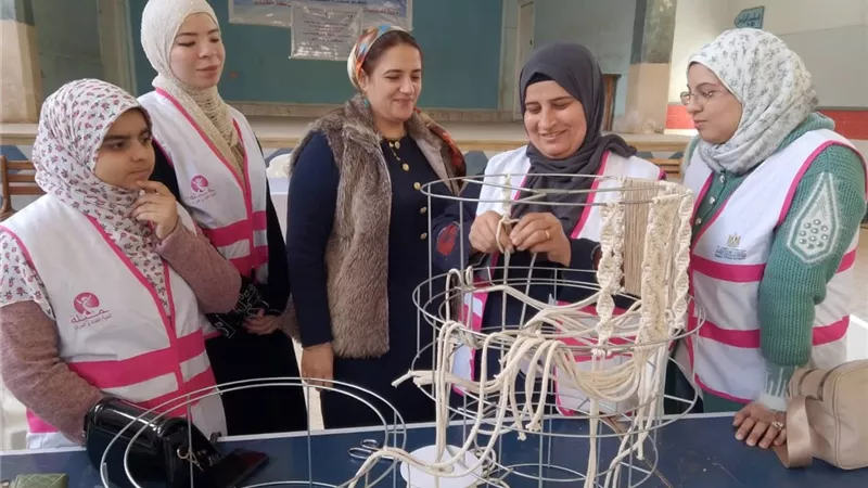 تحويل الهوايات لمشروعات.. ورش الحرف اليدوية تدعم تمكين المرأة اقتصاديًا