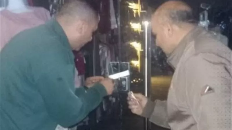 بسبب مخالفة مواعيد الغلق.. تشميع 4 منشآت تجارية في حملة رقابية بالشرقية