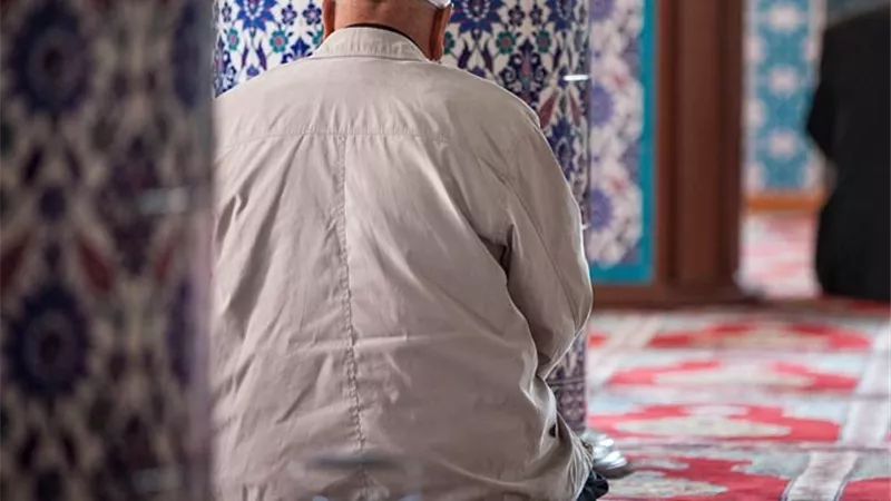 ما حكم قضاء الصلوات الفائتة مع كل فرض حاضر؟.. أمين الفتوى يجيب 
