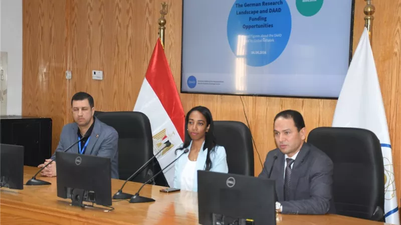 جامعة العاصمة تستعرض فرص التبادل الأكاديمي والزمالات البحثية الدولية