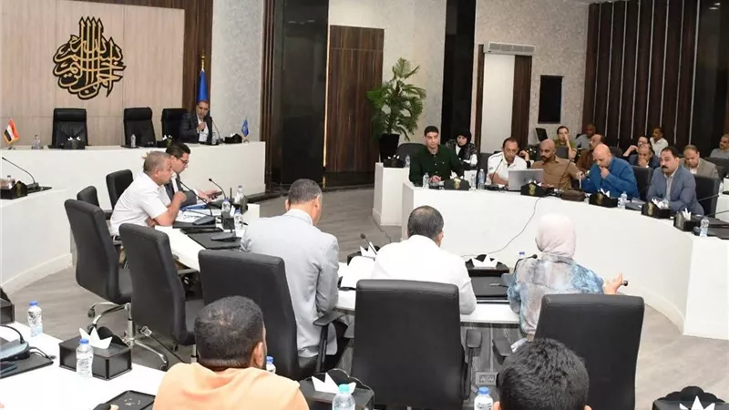 محافظ أسوان يوجه بتسريع إنجاز مشروعات 
