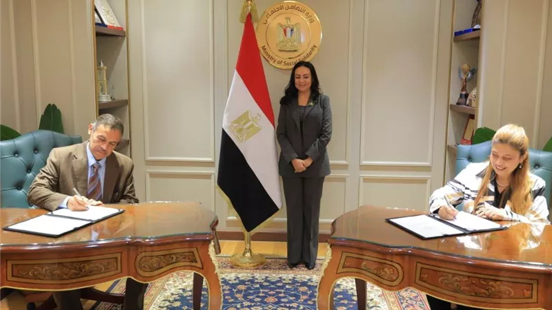 وزيرة التضامن تشهد توقيع عقود تمويل المشروعات متناهية الصغر