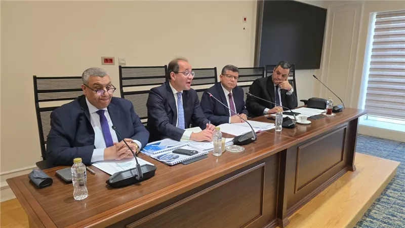 بدء اجتماع 