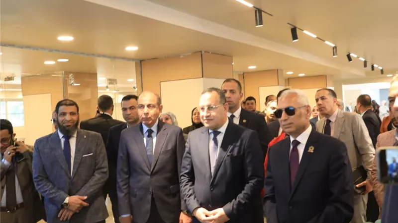 بتكلفة 350 مليون جنيه.. وزير التعليم العالي يفتتح مشروعات تعليمية بالمنيا