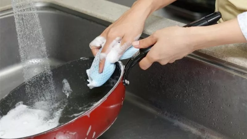 هل تؤجر المرأة على عملها في البيت؟.. عضو بـ