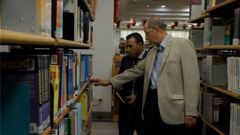 200 ألف كتاب إلكتروني بالجامعة الالمانية تضع مديرها في 